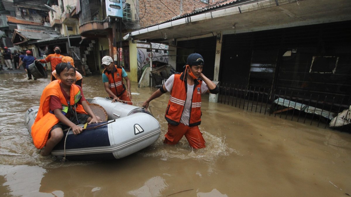 Heavy rains in Indonesia brought flooding problem