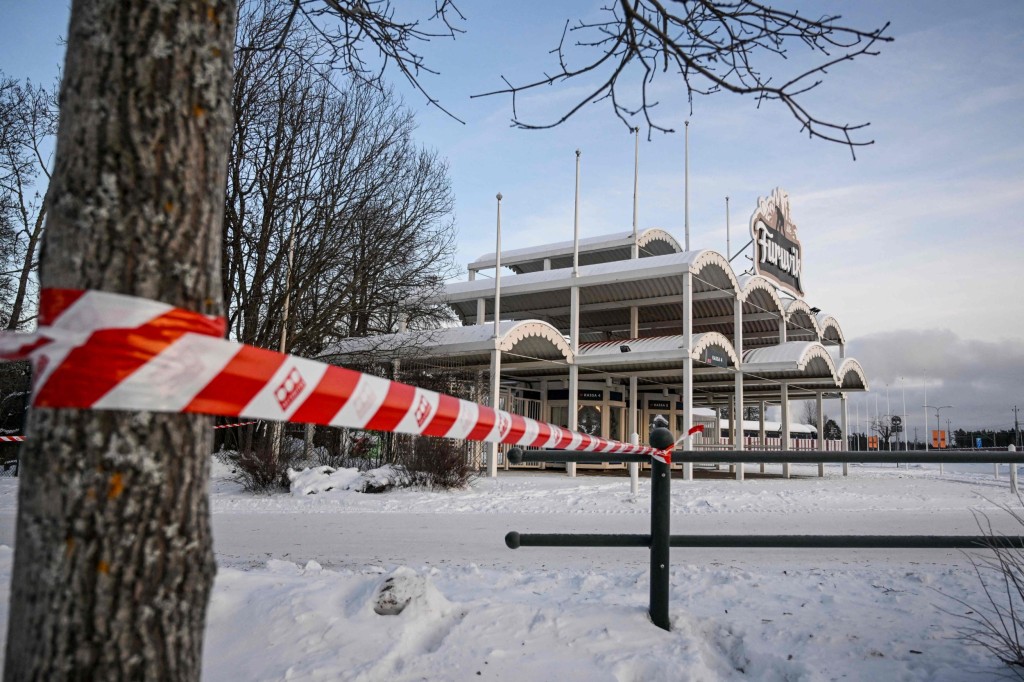 A cordon near the main entrance of the Furuvik Zoo.