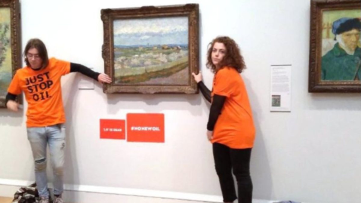 Activists who broken Van Gogh's paintings sentenced