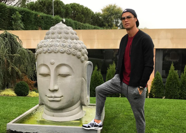 Actual Madrid celebrity Cristiano Ronaldo causes anger with photograph subsequent to Buddhist statue