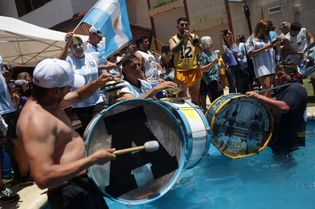 Fanatics of Argentina accumulate at the former area of past due soccer celebrity Diego Maradona to look at the live broadcast of the Qatar 2022 Fifa International Cup final football match among Argentina and France in Buenos Aires, on December 18, 2022.</body></html>” /></div>
<p>(Photograph via TOMAS CUESTA / AFP) (Picture via TOMAS CUESTA/AFP via Getty Photographs)”/>The Whole of Argentina went wild in birthday party (Image: AFP) </p>
<div><img loading=