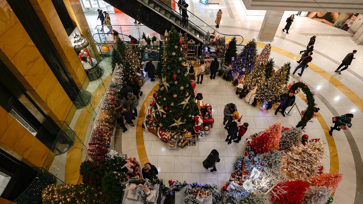 Christmas preparations within the shadow of war in Ukraine