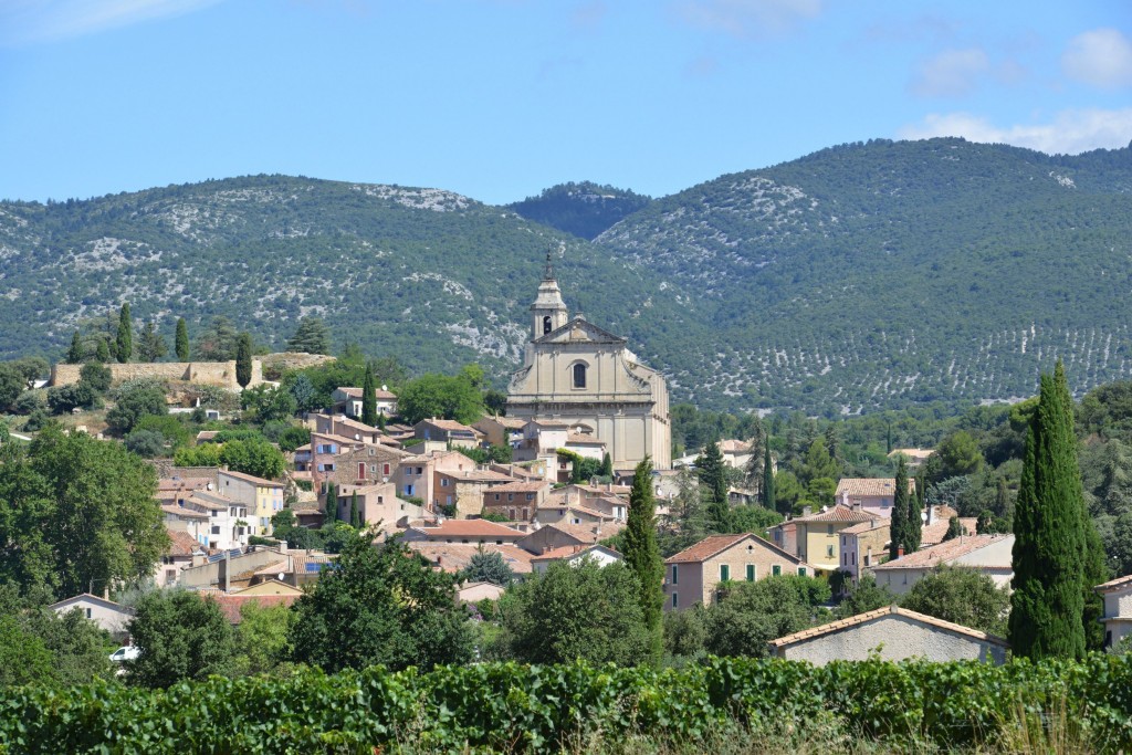 Bedoin (south-eastern France): village and Church of Saint-Pierre (St Peter's Church). (Photo by: Andia/Universal Images Group via Getty Images)