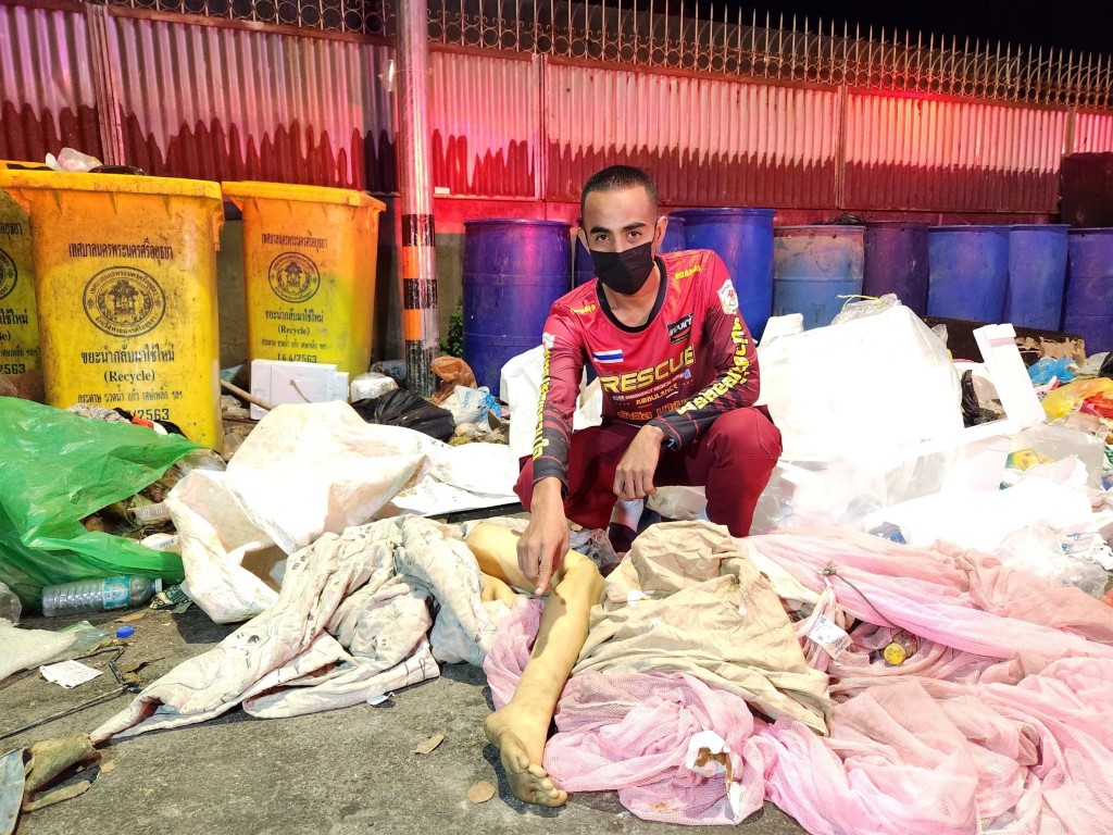 Police were called to reports of a dead body only to find it was actually a used sex doll. Shocked residents feared a woman had been murdered when they noticed two life-like legs sticking out from a roadside rubbish bin in Ayutthaya, Thailand, on December 4.??????PICTURE??????PACKAGE: Video, pictures, text