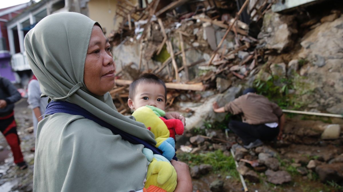 Dying toll rises in Indonesia earthquake