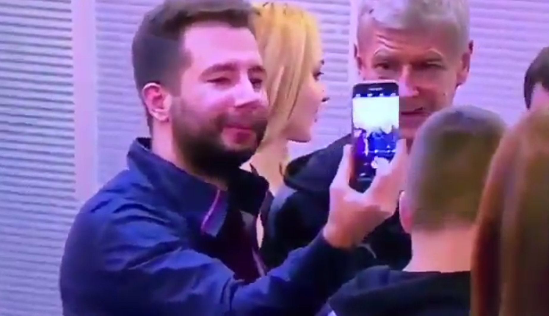 Fan utterly botches his one probability to take selfie with Arsene Wenger