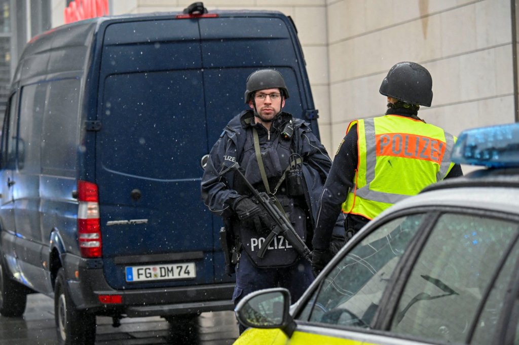 police officers safe the realm at a Christmas marketplace in Dresden, Germany, December 10, 2022.</body></html>” /></div>
<p>REUTERS/Matthias Rietschel”/>The suspect additionally tried to damage right into a native radio station’s workplace (Image: Reuters) </p>
<p>‘He has now holed up within the Altmarkt-Galerie with a hostage’.</p>
<p>In an in advance remark, the station stated a police spokesperson stated: ‘the man is mentally unwell. </p>
<p>‘Suitable experts were subsequently consulted. the person should be persuaded to give up voluntarily and finish the placement.’</p>
<p><strong><strong><strong>Get involved with our information team by means of emailing us at webnews@metro.co.uk.</strong></strong></strong></p>
<p><strong>For more stories like this, </strong><strong>check our news web page</strong>.</p>
<p>.</p>
                                                     <script>
    function pinIt()
    {
      var e = document.createElement('script');
      e.setAttribute('type','text/javascript');
      e.setAttribute('charset','UTF-8');
      e.setAttribute('src','https://assets.pinterest.com/js/pinmarklet.js?r='+Math.random()*99999999);
      document.body.appendChild(e);
    }
    </script>
                     <div class=