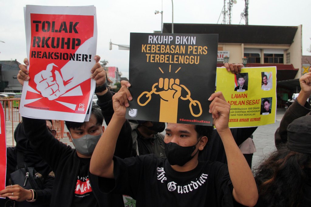 Activists hold up posters right through a rally in opposition to Indonesia's new criminal regulation in Yogyakarta, Indonesia, Tuesday, Dec.</body></html>” /></div>
<p>the rustic’s parliament handed the long-awaited and arguable revision of its penal code Tuesday that criminalizes extramarital sex for voters and visiting foreigners alike. Writings on the posters read “Reject the revised penal code” and “Revised felony law shackles press freedom.” (AP Photo/Slamet Riyadi)”/>Anyone stuck flouting the foundations may face as much as a 12 months in prison (Image: AFP/Getty) </p>
<p>Police will also investigate adultery charges pronounced by means of a partner, discern or child and with gay marriage still not allowed, the placement is unclear for foreign nationals in related sex unions. </p>
<p>Previously, LGBTQ+ folks have faced seven-year prison sentences and public lashings. </p>
<p>Legal experts say that an article in the code on customary regulation could strengthen discriminatory and sharia-impressed bylaws at a neighborhood degree, and pose a particular threat to LGBTQ+ other people.</p>
<p>Responding to the grievance, Indonesia’s Law and Human Rights Minister Yasonna Laoly told parliament: ‘It’s demanding for a multicultural and multi-ethnic us of a to make a criminal code that can accommodate all interests.’</p>
<p>‘Laws that are no longer according with human rights principles will occur in conservative spaces,’ said Bivitri Susanti, from the Indonesia Jentera School of Law, referring to existing bylaws in some regions that impose curfews on women, or goal what are described as ‘deviant’ sexualities.</p>
<p>The draft regulation has drawn toughen from Islamic groups in Indonesia, that is more and more turning extra conservative.</p>
<div><img decoding=