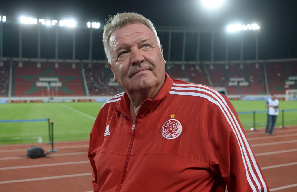 Wydad Athletic Club's coach John Toshack arrives at the match against the Asec Mimosas club during the 20th edition of CAF Champion League in Rabat on August 14, 2016. / AFP / FADEL SENNA (Photo credit should read FADEL SENNA/AFP via Getty Images)