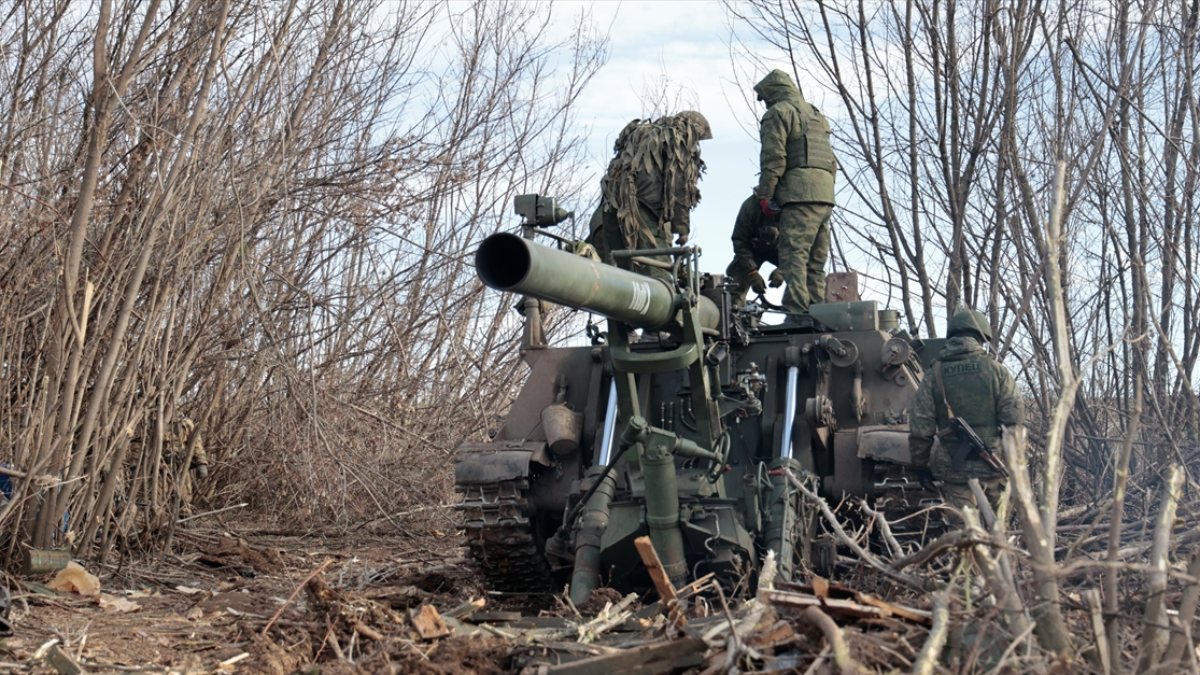 Movement of Russian forces around Bahmut was captured