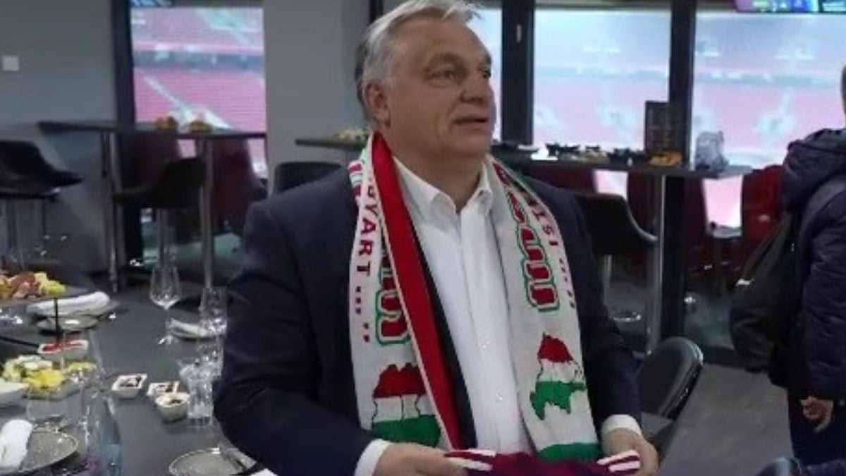 Neighboring international locations reacted to Viktor Orban, who wore a super Hungarian shawl