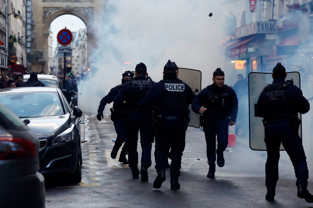 Clashes with French police during a demonstration near the Rue d'Enghien after gunshots were fired killing and injuring several people in a central district of Paris, France, December 23, 2022. REUTERS/Sarah Meyssonnier