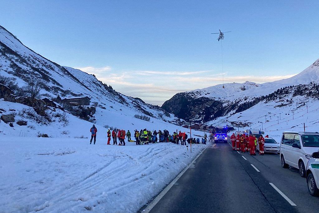 Ten people pronounced missing after huge avalanche in Austria