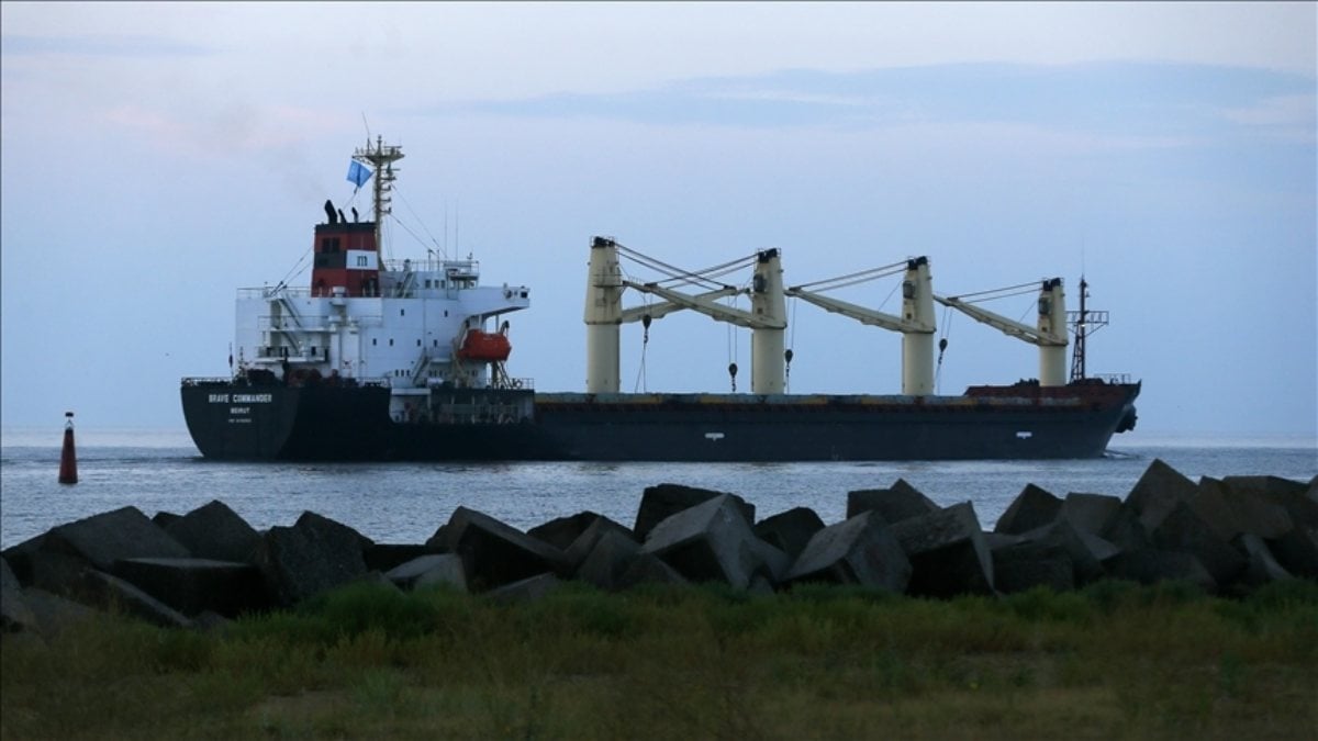 the amount of cargo carried within the grain hall handed 15 million tons