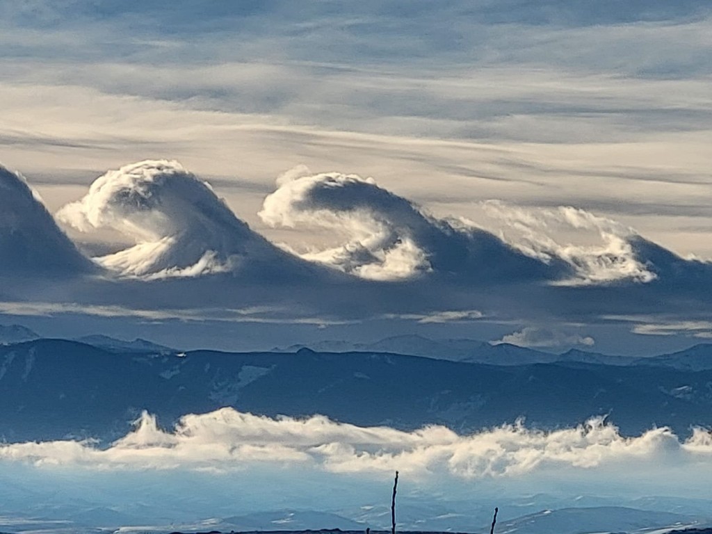 Rare wave clouds in Wyoming