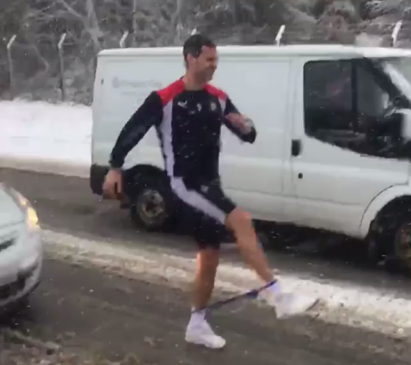 Video: Falkirk’s David McCracken trains at the toll road as a result of Typhoon Doris