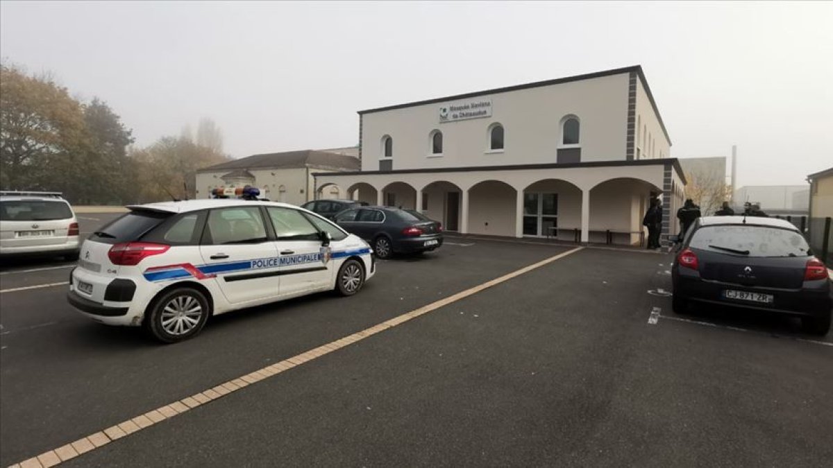 2 Quran classes closed in France