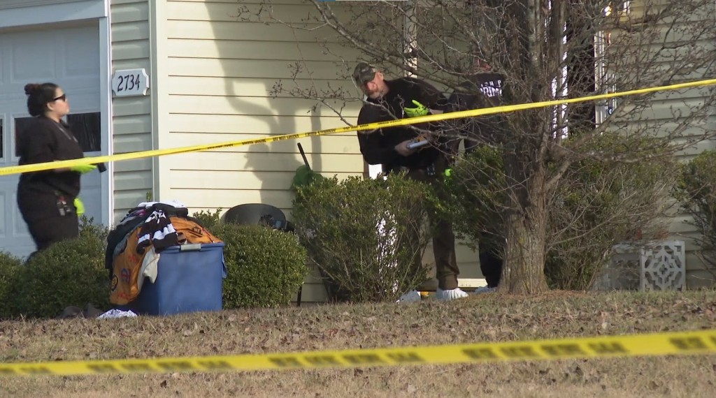 HIGH POINT, N.C. ? Five people are dead after a murder-suicide in High Point. High Point police responded to the 2700 block of Mossy Meadow Drive to find a man and a woman screaming for help around 7:00 a.m. Saturday.