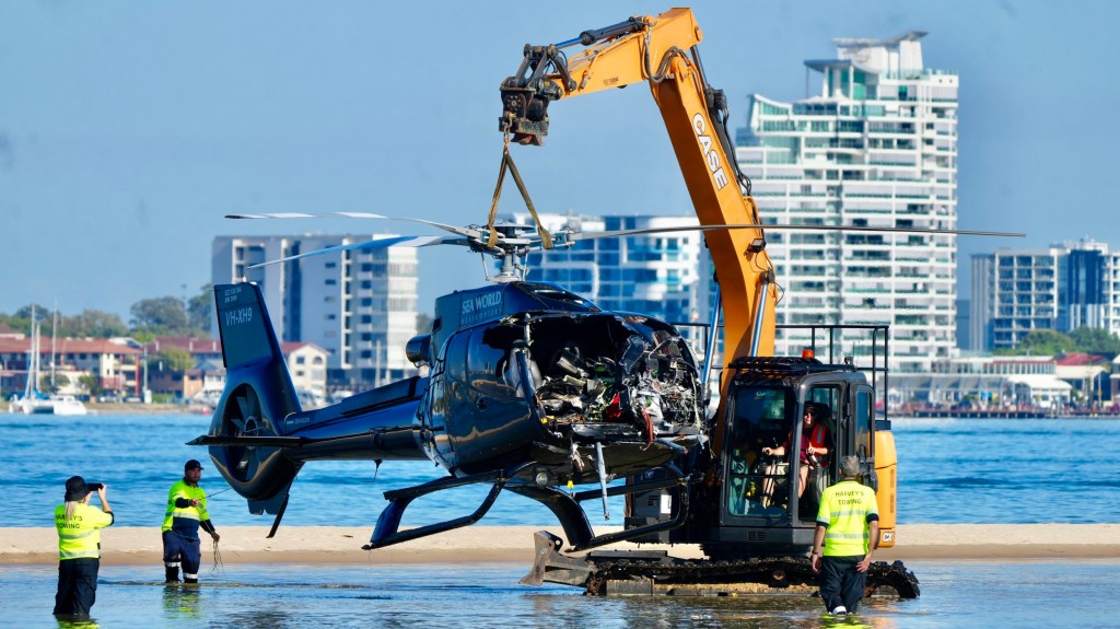 Day Rate - Gold Coast helicopter crash - 4 dead - 3 fighting for life - Sea World - 2 British