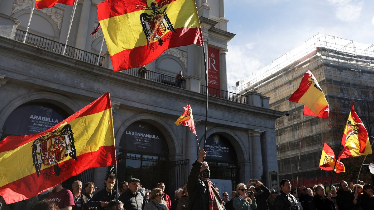 Fines for people who commemorate dictator Franco in Spain