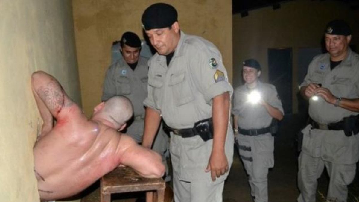 Prisoner seeking to get away prison in Brazil is stuck in a hole he made