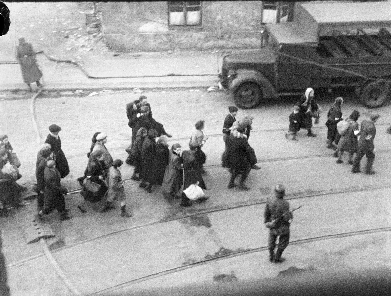 This handout poor dated on April 20, 1943, and taken through Polish firefighter Zbigniew Leszek Grzywaczewski terrible shows jewish people being evacuated from the Ghetto to Umschlagplatz in the course of the uprising of the Warsaw ghetto in 1943, Poland.</body></html>” /></div>
<p>18, 2023, Warsaw???s Jewish historical past museum presented a group of pictures taken in mystery during the Warsaw Ghetto Uprising of 1943, a few of which have by no means been noticed prior to, that were lately came upon in a circle of relatives collection. (Z. L. Grzywaczewski/courtesy of Maciej Grzywaczewski/POLIN Museum via AP)”/>The negatives had been taken by means of Polish firefighter Zbigniew Leszek Grzywaczewski (Picture: AP) </p>
<div><img loading=