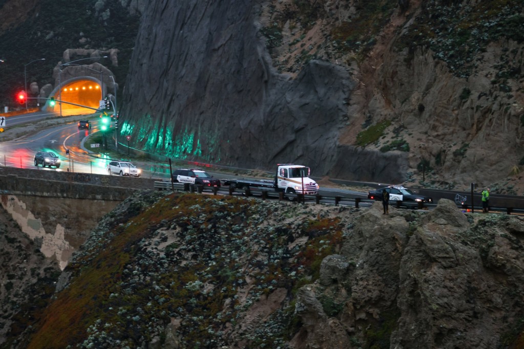 CALIFORN????A, USA - JANUARY 2: Rescue teams are seen at the scene as a Tesla with four occupants plunged over a cliff on Pacific Coast Highway 1 at Devils Slide on January 2, 2022 in San Mateo County, California, United States. (Photo by Tayfun Coskun/Anadolu Agency via Getty Images)