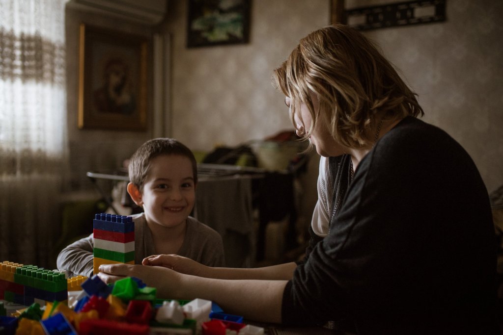 BAKHMUT, UKRAINE - DECEMBER 21: A Ukrainian boy enjoys along with his mother at a family area in Bakhmut, Ukraine on December 21, 2022.</body></html>” /></div>
<p>They almost never go out as a result of bombs. (Photograph through Andre Luis Alves/Anadolu Agency by the use of Getty Photographs)”/>Old-formed toys similar to construction bricks are the principle source of leisure for Kolya in Bakhmut, Ukraine. The five-12 months-vintage, pictured with his mom Nina, has been interior for most of the final six months and the web has been down for many of that point. (Photograph via Andre Luis Alves/Anadolu Agency by way of Getty Pictures) </p>
<div><img loading=