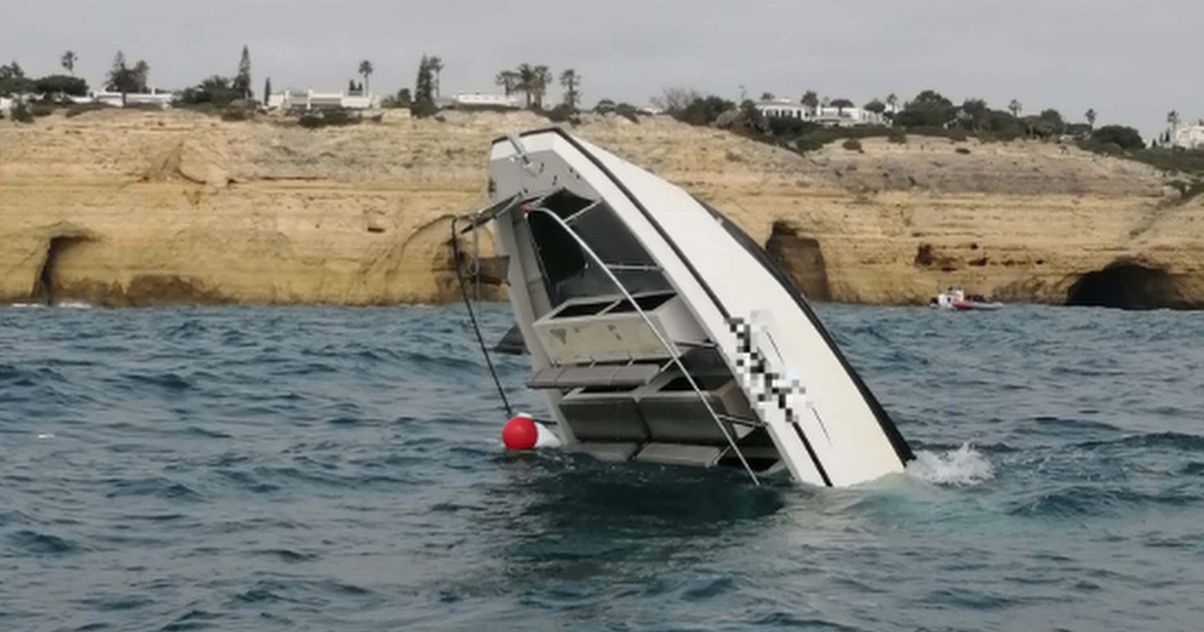 Brit ‘thought she was going to die’ after tourist boat capsizes in Algarve