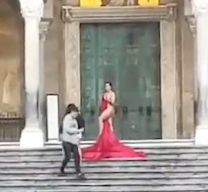 British tourist in Italy poses nude in front of church