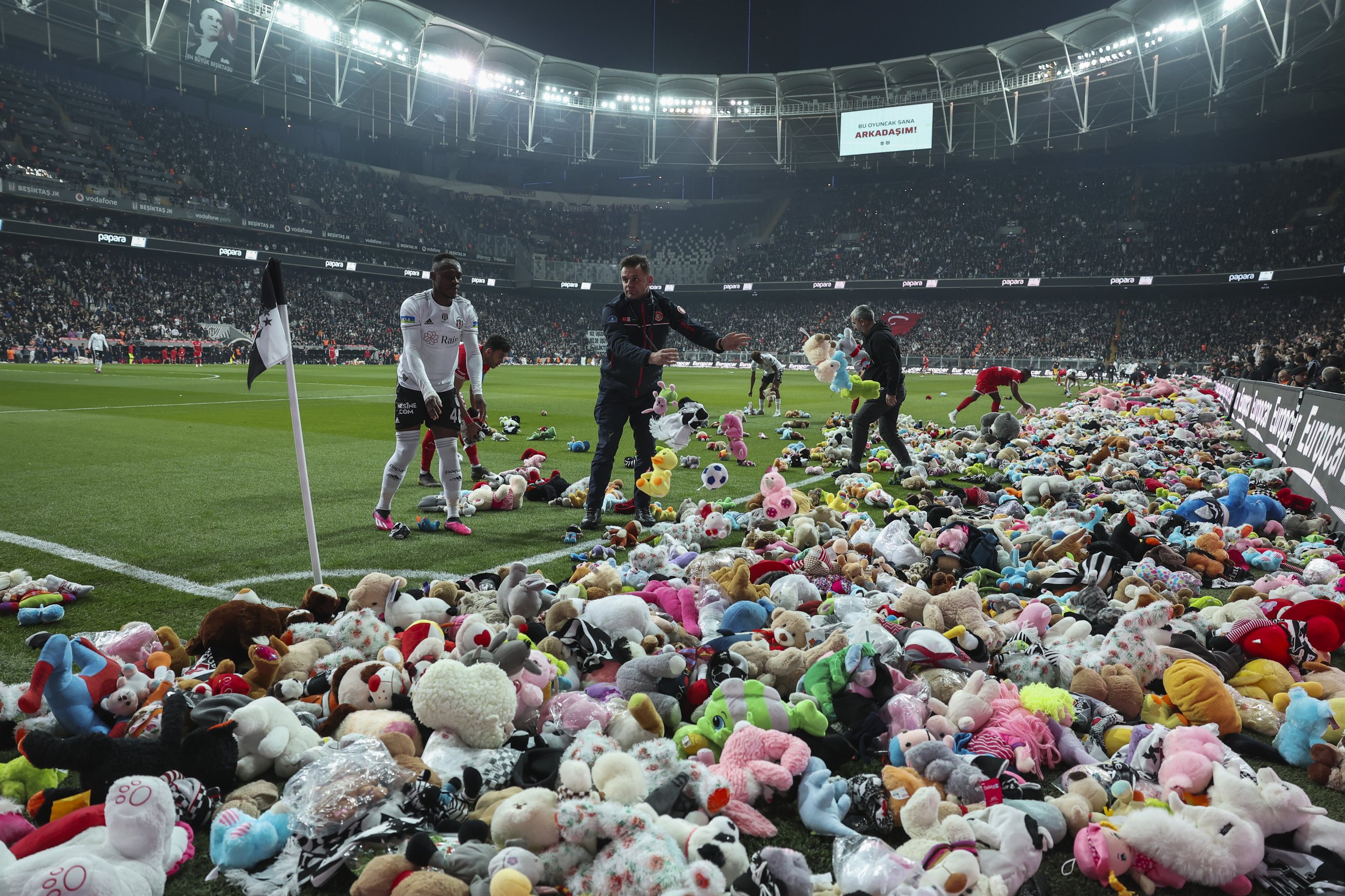 Football fans throw thousands of teddies onto pitch for Turkey quake victims