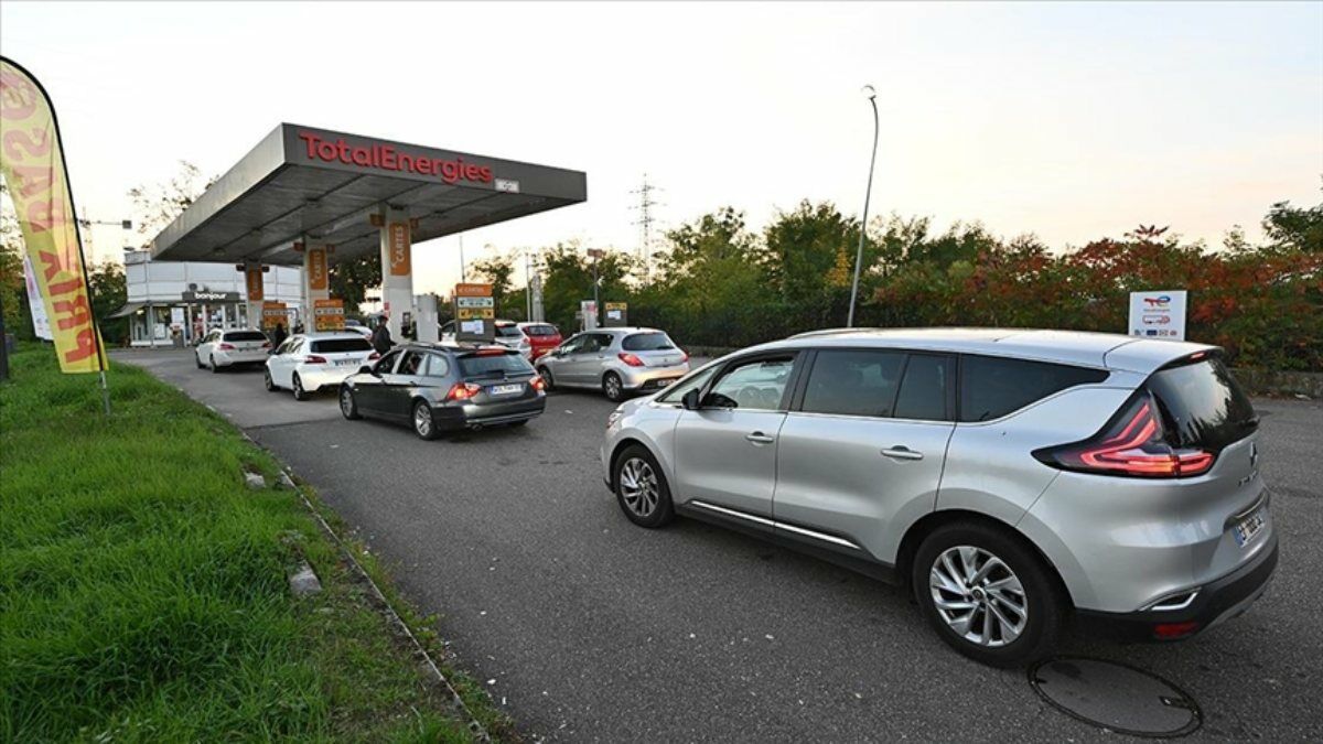 In France, the fuel crisis hits the farmers too