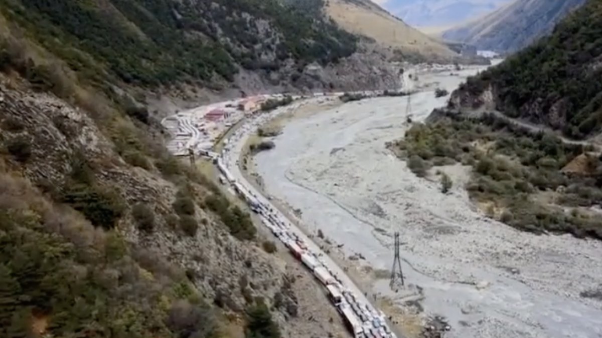 Expedition queue of 3,000 vehicles on the Russia-Georgia border #1