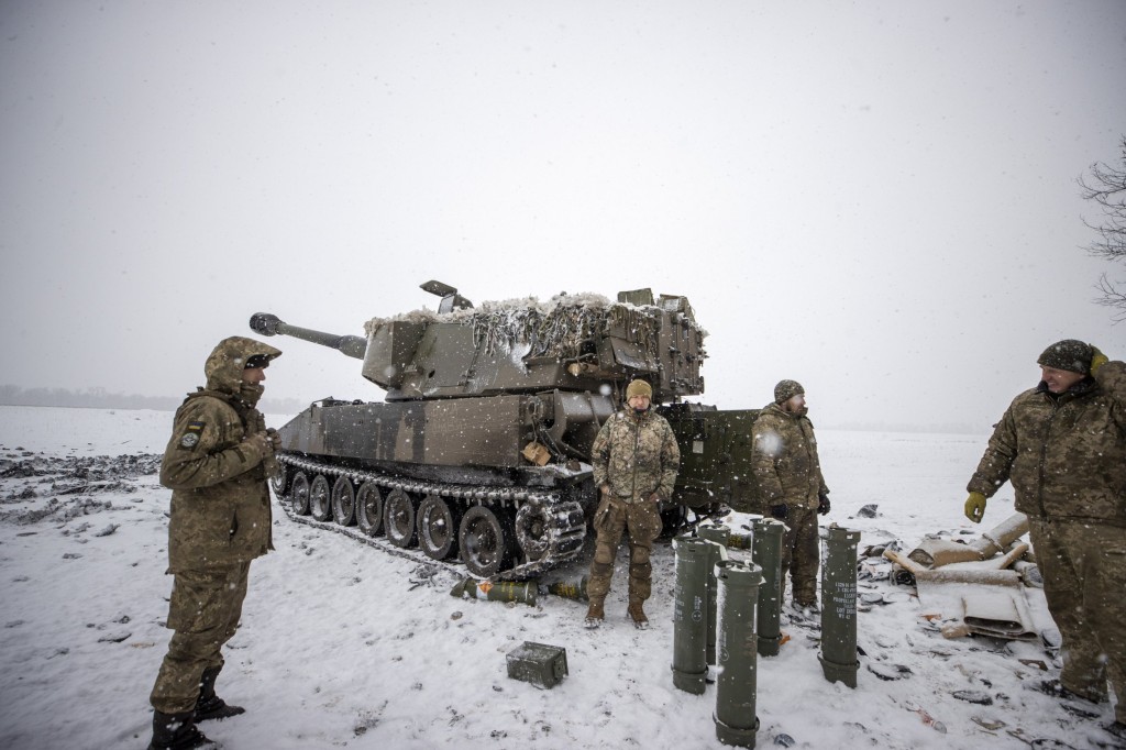 DONETSK, UKRAINE - FEBRUARY 17: Ukrainian soldiers prepare to fire US-made