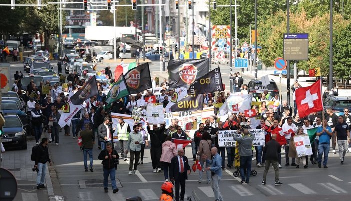 Taxi drivers protest Uber in Brussels