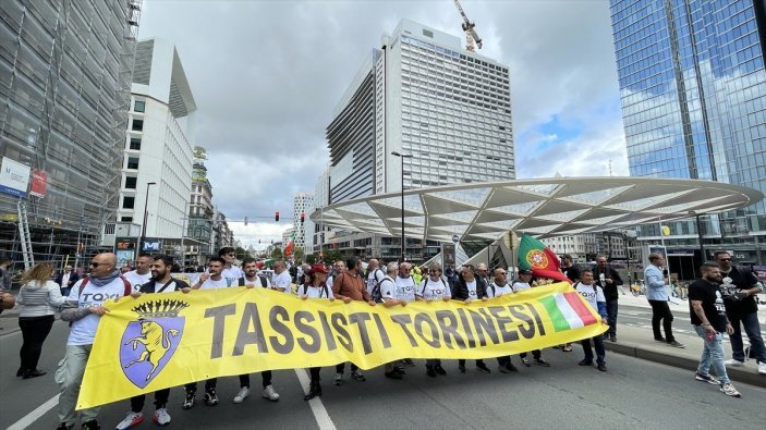 Brussels Taxi drivers protest Uber has