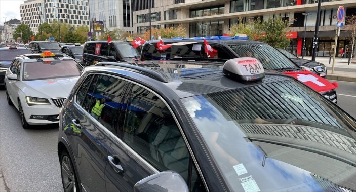 Taxi drivers protest Uber in Brussels