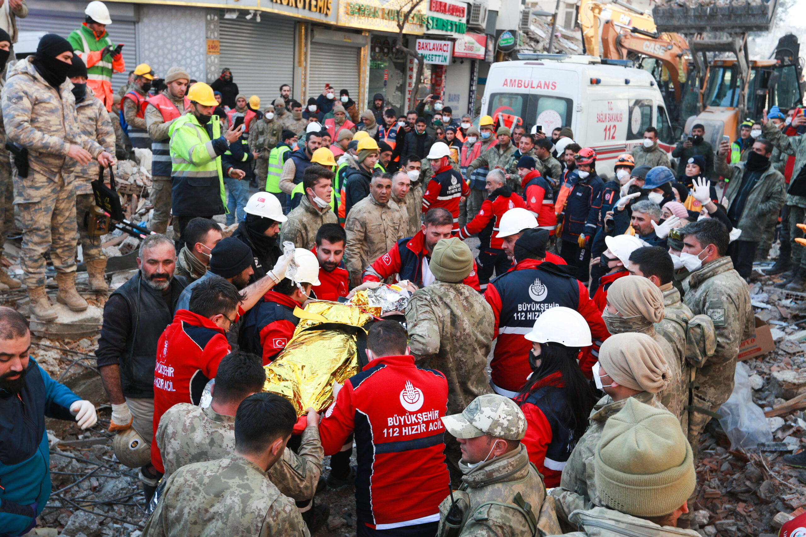 Ukrainian war heroes save woman trapped 8 days after earthquake in Turkey