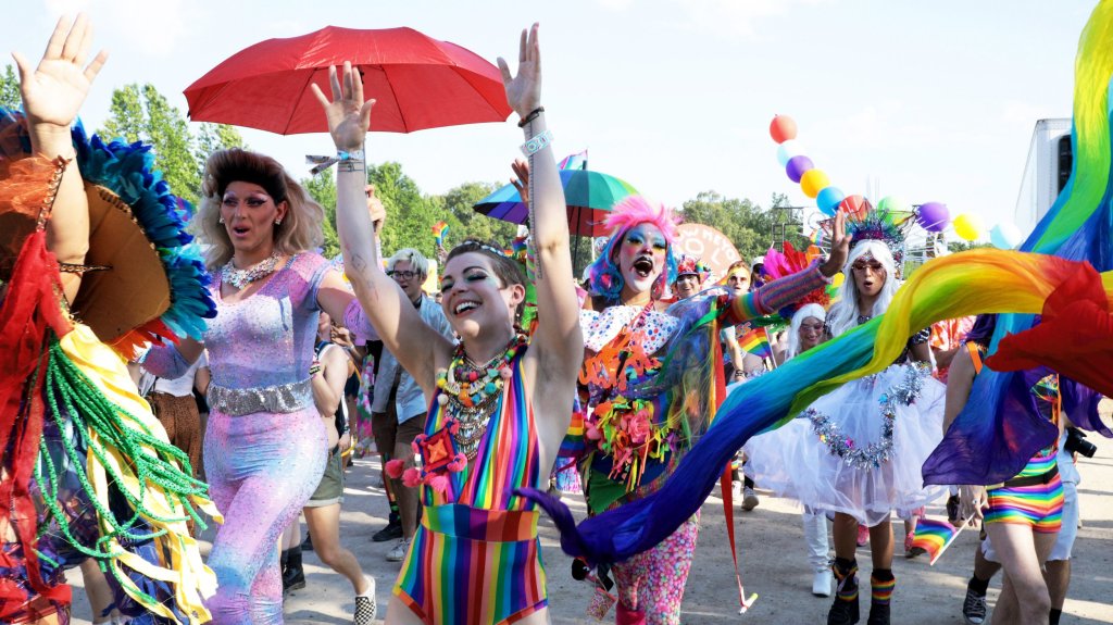 MANCHESTER, TENNESSEE - JUNE 15: Satisfaction Parade is observed through the 2019 Bonnaroo Arts And Music Festival on June 15, 2019 in Manchester, Tennessee.</body></html>” /></div>
<p>(Picture by Mickey Bernal/Getty Pictures)”/>Individuals attend the Nashville Delight parade on June 25, 2022 (Picture: Mickey Bernal/Getty Pictures) </p>
<p>In a press conference, Lee used to be asked if he remembered ‘dressing in drag in 1977’ and if drag was once ‘handiest unlawful while gay other folks do it’.</p>
<p>In The recorded alternate, Lee mentioned a few times that it used to be ‘ridiculous … conflating something like that to sexualized entertainment in front of children, which is an overly serious subject’.</p>
<p>Drag shows, particularly, have become the new battleground for Republicans and right-wing pundits.</p>
<p>There are at least 26 proposed bills that take goal at drag nationwide presently, according to legislative trackers.</p>
<p>In states up and down the united states, drag occasions – from brunches to youngsters’ studying sessions – have additionally been threatened with violence in latest years.</p>
<div>Post a sort.</div>
<p>.</p>
                                                     <script>
    function pinIt()
    {
      var e = document.createElement('script');
      e.setAttribute('type','text/javascript');
      e.setAttribute('charset','UTF-8');
      e.setAttribute('src','https://assets.pinterest.com/js/pinmarklet.js?r='+Math.random()*99999999);
      document.body.appendChild(e);
    }
    </script>
                     <div class=