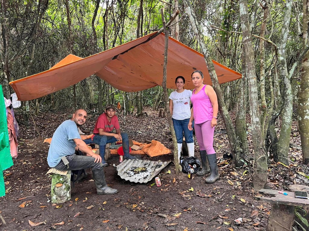 Picture shows the people that were looking for Jhonatan Acosta, 30. He was missing since Jan. 25, 2023, and was rescued after 30 days in the jungle in Baures, Bolivia. (@tayita.acostaabuid/Newsflash)