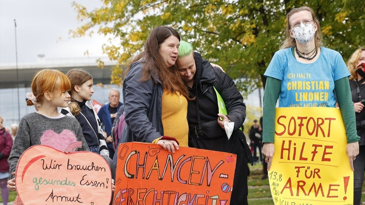 Almanya’da artan fiyatlar protesto edildi