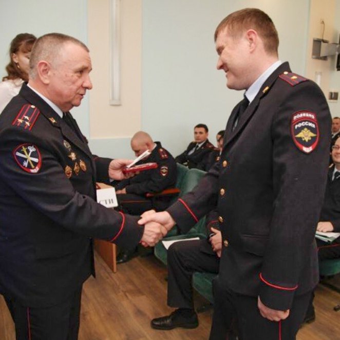 Russian officer is 'blown up by drone while mowing his lawn on his day off' near Ukrainian border https://nypost.com/2023/08/29/russian-lieutenant-colonel-mowing-lawn-blown-up-by-drone/