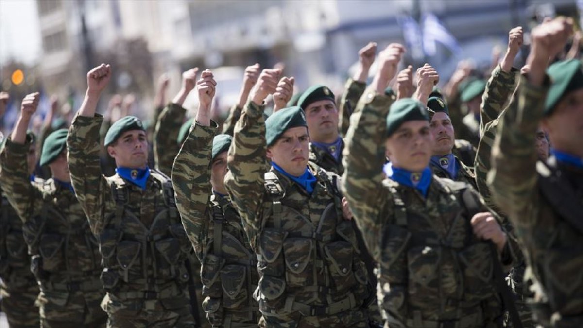 Yunanistan, ekonomik çalkantıya rağmen askeri harcamayı sürdürüyor #2