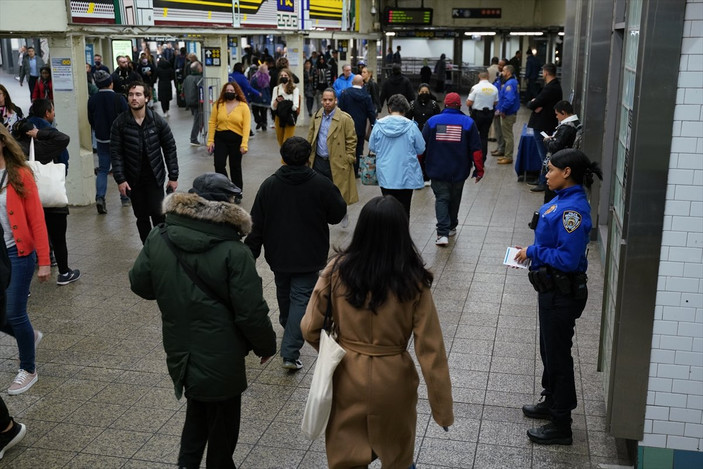 Artan suç oranları New York metrosunda güvenlik önlemlerini de artırdı