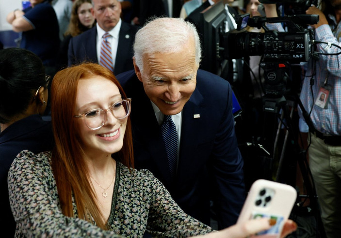 Biden: Demokratlar akıntıya karşı kürek çekiyor