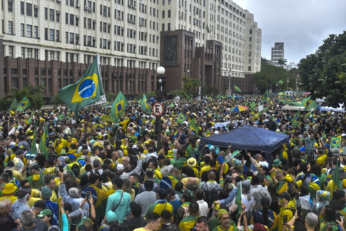 Brezilya da Bolsonaro destekçileri orduyu darbe yapmaya çağırdı #1