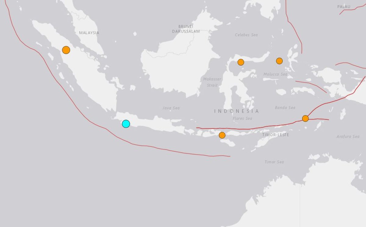 Endonezya da 5 büyüklüğünde deprem meydana geldi #1