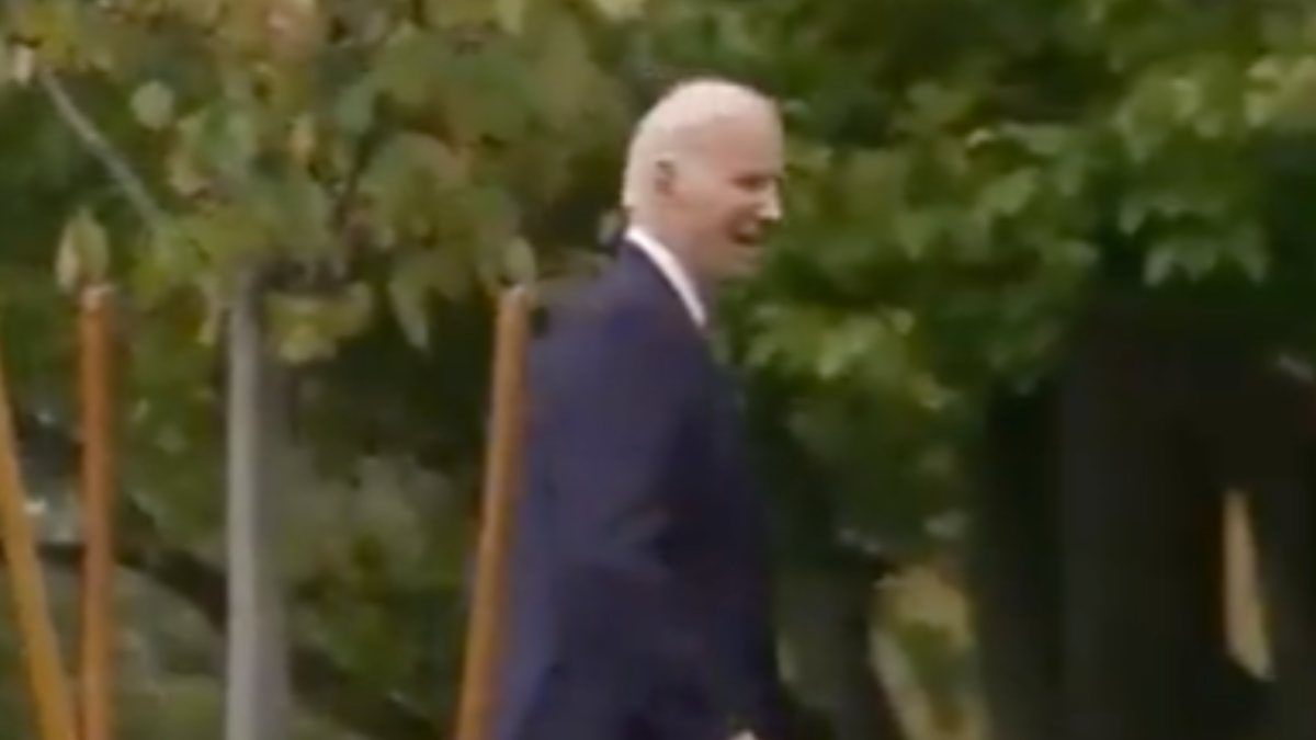 Joe Biden, Beyaz Saray'da yolunu şaşırdı