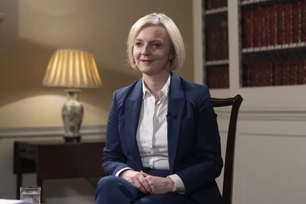 Liz Truss: Hatalarım için özür dilerim, ancak istifa etmeyeceğim #1