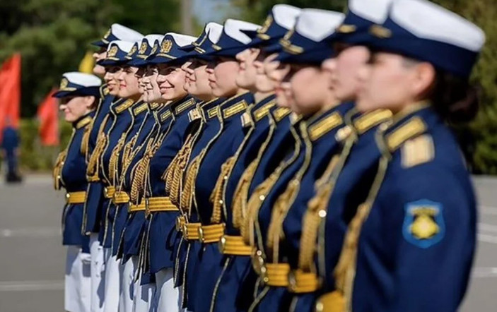 Rus Hava Kuvvetleri 16 kadın pilotu cepheye gönderiyor